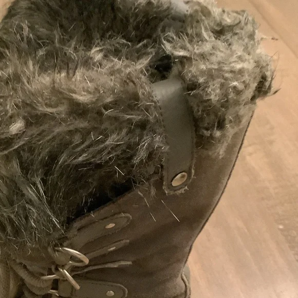 Sorel Joan of Arc Gray Fur-Trimmed Winter Boots - Picture 8 of 9